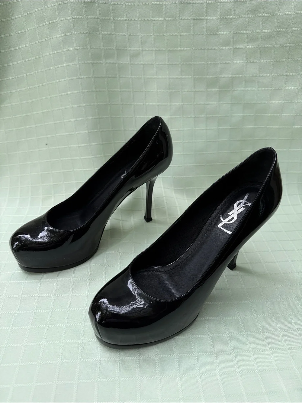 Saint Laurent Black Patent Leather Round-Toe Pumps